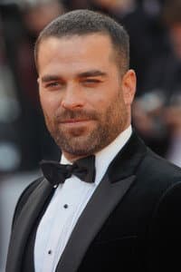 Alejandro Nones in Así del precipicio