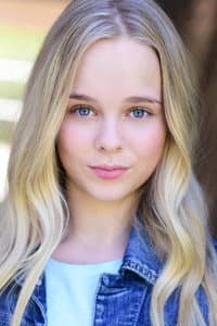 Averi White in Oma