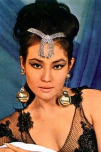 Angela Yu Chien in Ein Sarg aus Hongkong