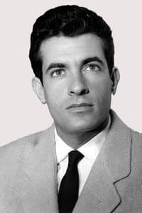 Germán Cobos in El hombre del puño de oro