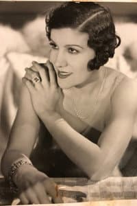 Gloria Guzmán in Pájaros de cristal