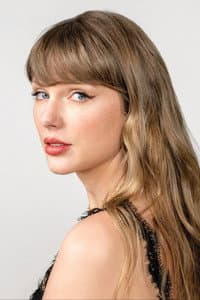 Taylor Swift in America's Sweethearts: Queens of Nashville