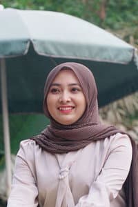 Auzura QR in Pada Suatu Hari Ada Ibu dan Elang