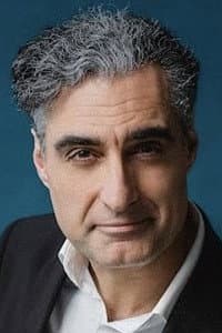 Farshad Kholghi in Mellem os