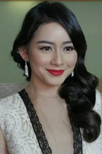 Laura Theux in Sesat