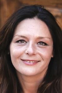 Estefanía de los Santos in Ama