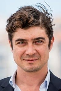 Riccardo Scamarcio in Zvanì - Il romanzo famigliare di Giovanni Pascoli