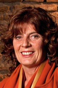 Consuelo Holzapfel in Patio de chacales
