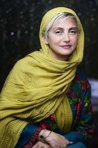 Roya Javidnia in Be ahestegi...