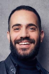 Mohammad Valizadegan in Ashghal-ha va Arousak-ha