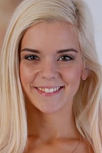 Halle Von in Your Stepmom is Watching