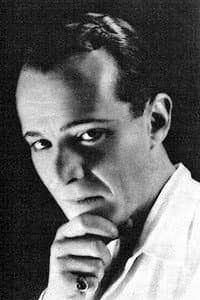Carlos Díaz de Mendoza in A dos grados del Ecuador
