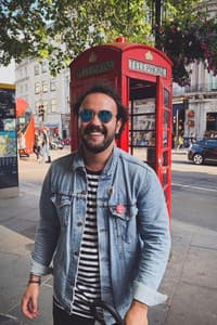 Santiago Escobedo in Ahora Vuelvo