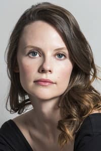 Sarah Ramos in Christmas in Notting Hill