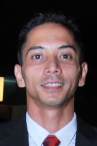 Fauzi Baadila in Tentang Dia