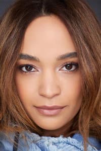 Justine Herron in Cleaver Family Reunion