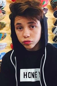 Steven Fernandez in Los