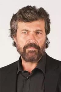 Nikos Verlekis in Passi di morte perduti nel buio
