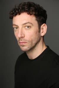Agustín Otón in Los amores cobardes