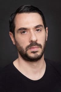 Emir Benderlioğlu in Deli Dumrul: Hop Dedik