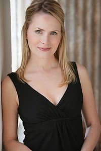 Alisa Robinson in How to Break up with your Girlfriend