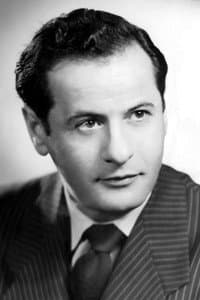 Eli Wallach in The War