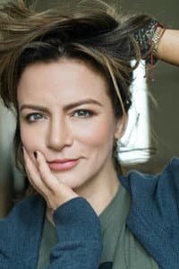 Silvia Navarro in Pobre Familia Rica, Cuando la $uerte se Acaba