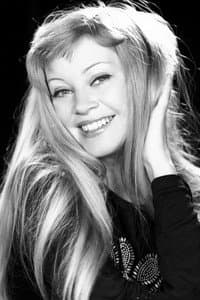 Anna Széles in Zodia Fecioarei