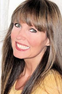 Deborah Foreman in The Experts