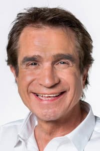 Alex Zisis in Extranjero