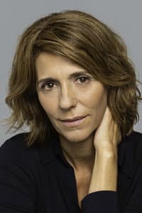 Gabriela Flores in Mirant al cel