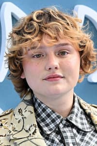 Kizzy Edgell in Heartstopper