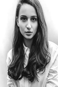 Iulia Ciochină in Heads and Tails