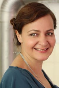 Eva Wittenzellner in Zimmer mit Tante