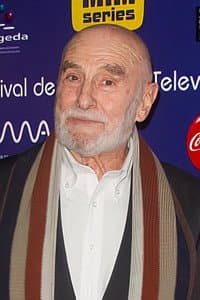 Antonio Canal in ¿Qué hace una chica como tú en un sitio como éste?