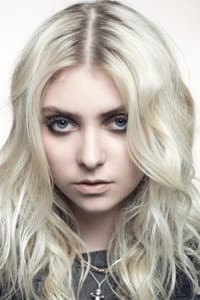 Taylor Momsen in Saving Shiloh