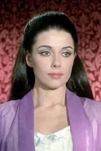Mónica Randall in Retrato de familia
