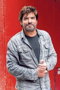 Roberto Vallejos in Eso que llaman amor
