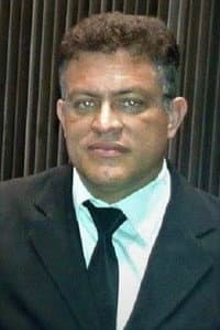 Neftaly Goulart in Theo, além da liberdade
