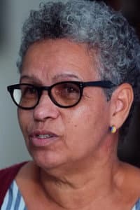 Dona Conceição in A quem interessar possa, Esta vida invertida