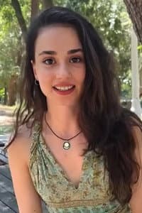 Işıknaz Özedgü in Kimi Sevsem Çıkmazı