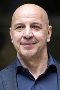 Aldo Baglio in Il mondo alla rovescia: appunti sul cabaret milanese