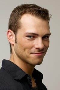 Shawn Roberts in Going the Distance
