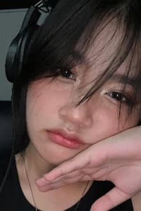 Nasya Alika Darryanto in Resist