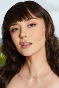 Catherine Knight in The Heiress 2: Rich and Beautiful