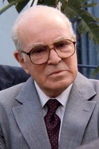 Stephen Elliott in Assassination