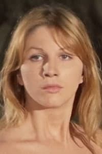 Elisabeth Felchner in Hochwürden drückt ein Auge zu