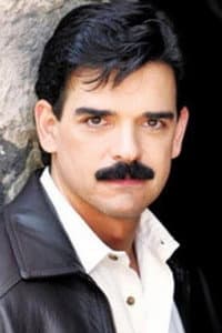 José Llamas in Las chicas del tanga