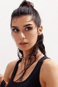 Burcu Kiratli in Bizim Hikaye
