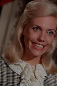 Lyn Peters in Grave of the Vampire